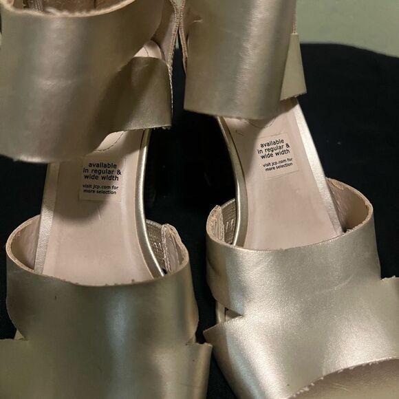 Elegant Cream Women's Heels - Picture 1 of 5